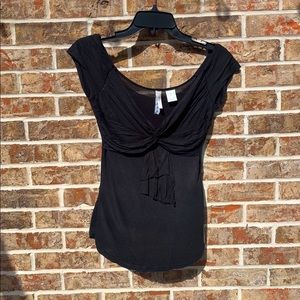Black V-neck with twist detail
